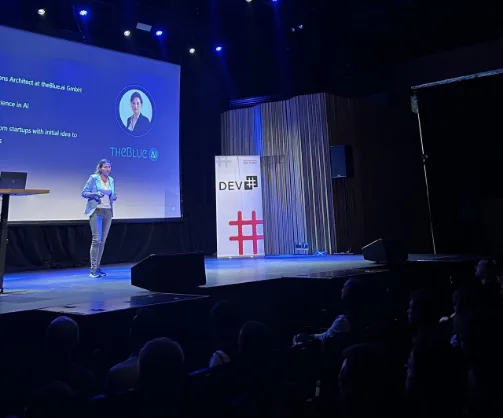 theBlue.ai mit einem Vortrag auf einer Entwicklerkonferenz
